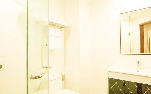 Hemingways Silk Hotel