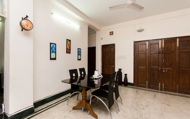 Oyo 6774 Apartment The White Feathers
