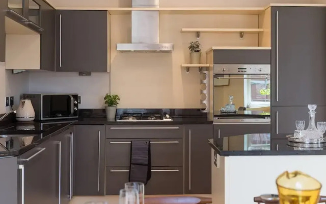 JOIVY 5-star Luxurious George Street Apartment