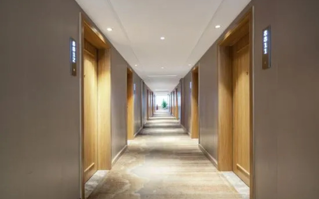 Vienna 3 Best Hotel (Jiangnan Market Julong Subway Station)