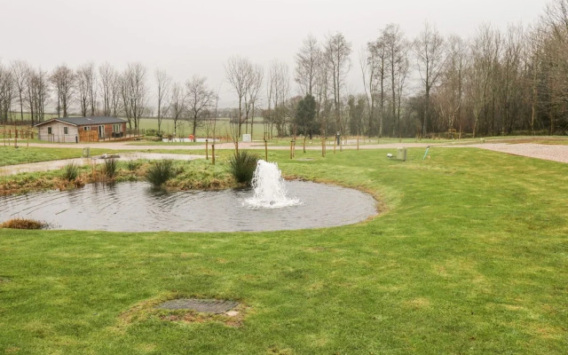 2 Meadow Retreat