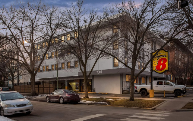 Super 8 by Wyndham Chicago IL