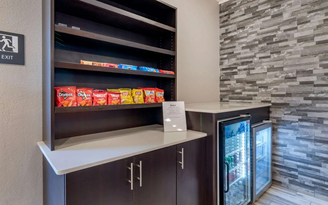 Comfort Inn & Suites