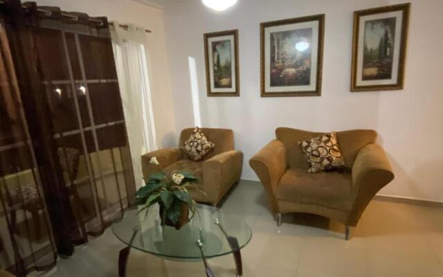 1 DR Huge cozy 3bedroom apartment to stay