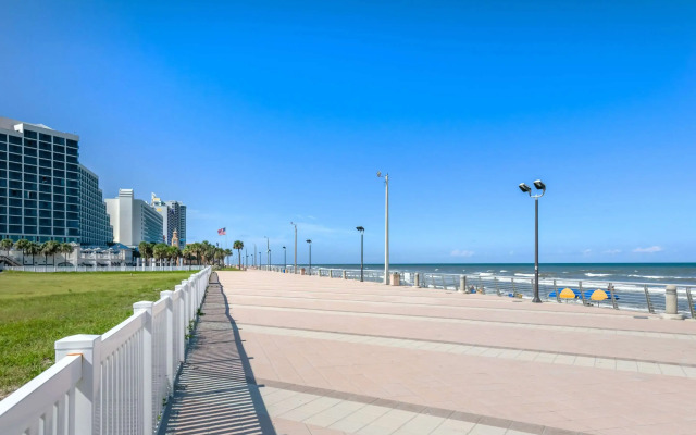 Comfort Inn & Suites Daytona Beach Oceanfront