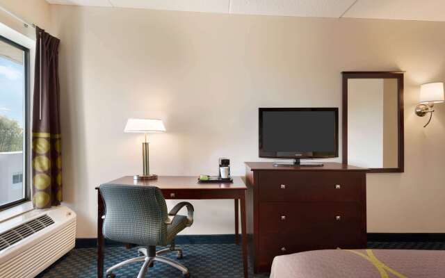 Super 8 by Wyndham Liverpool/Syracuse North Airport