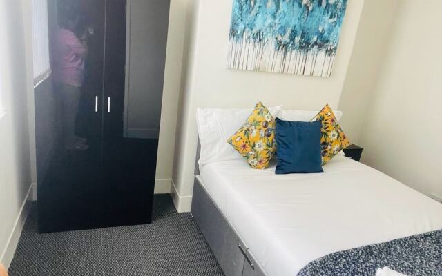 Remarkable 4-bed House in Bootle, Liverpool