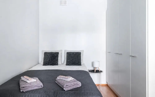 1BR Apt with Sauna - Balcony - Parking