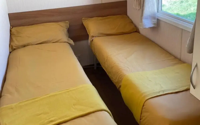 Challaborough bay Caravan, Sleeps 8, pet Friendly