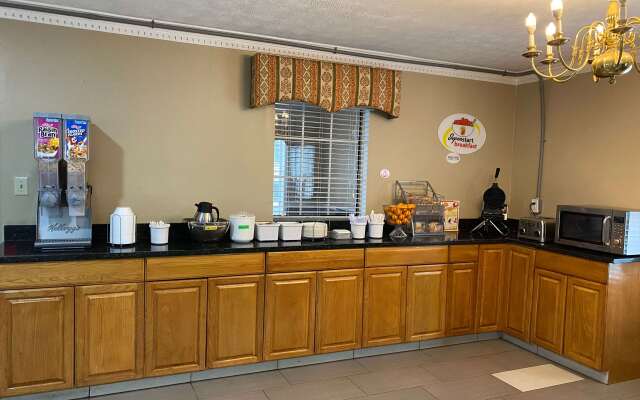 Super 8 by Wyndham Covington