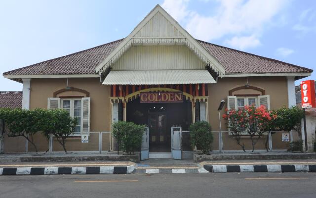 OYO 1303 Golden Inn 2