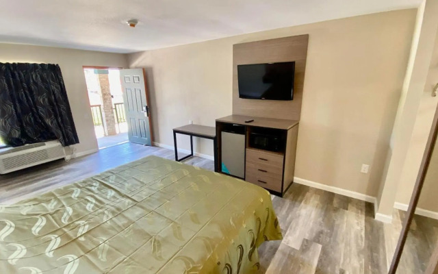 Brentwood Inn & Suites