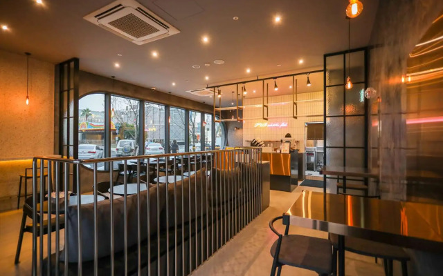 Hotel Whistlelark Jeju