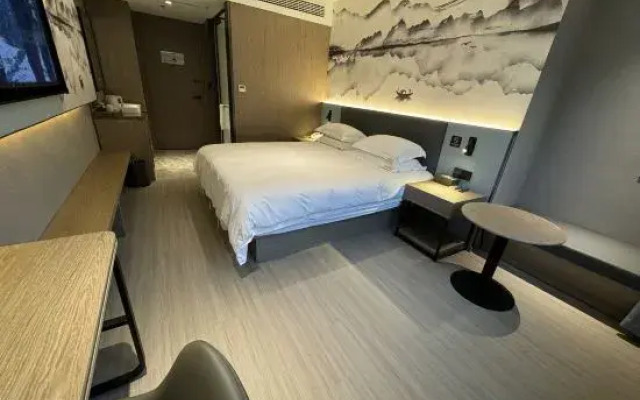 Tuke Light Hotel (Liangcheng Park Branch, North Station Road, Shanghai)