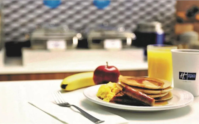 Holiday Inn Express & Suites Dallas Southwest-Cedar Hill by IHG