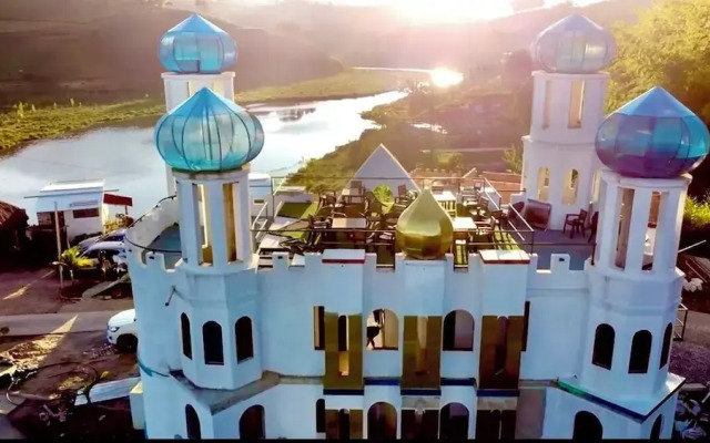Hotel y Termales Castillo del Lago