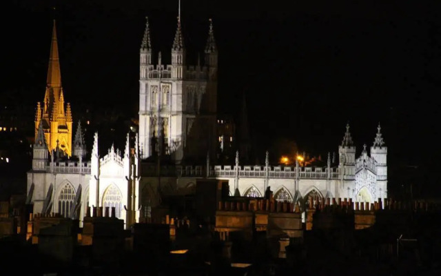 Bath Roof Terrace Apartment, City Centre, Sleeps 8