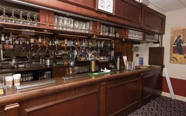 Elstead Hotel