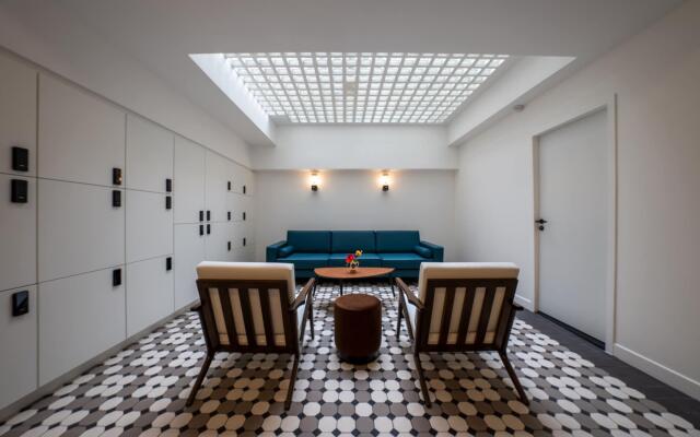 Beau M Paris Hostel