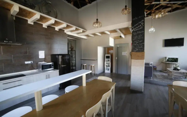 Zendoira - Hostel