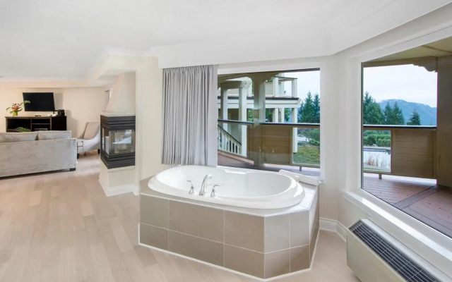 Villa Eyrie Resort