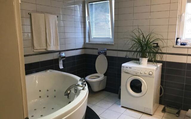 Spacious Apartment at Icici With Beach Nearby