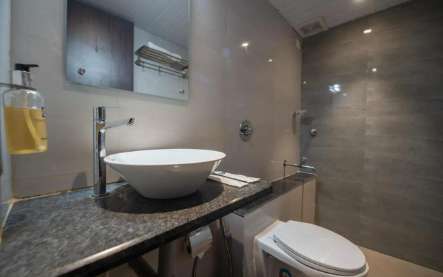 OYO Premium Light House Hill