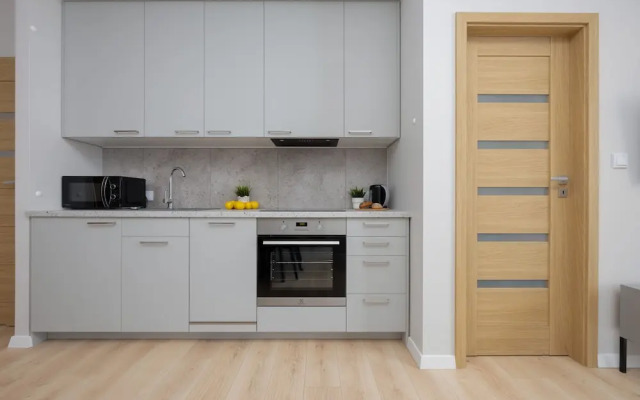 Apartment With Parking by Renters