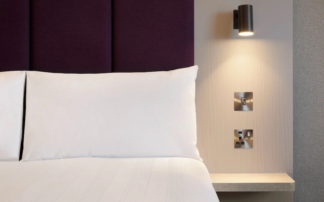 Premier Inn Bristol Parkway - M32