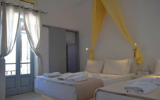 Tinos Heritage Plateia