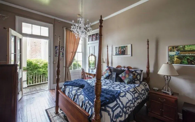 Fleur De Lis Mansion