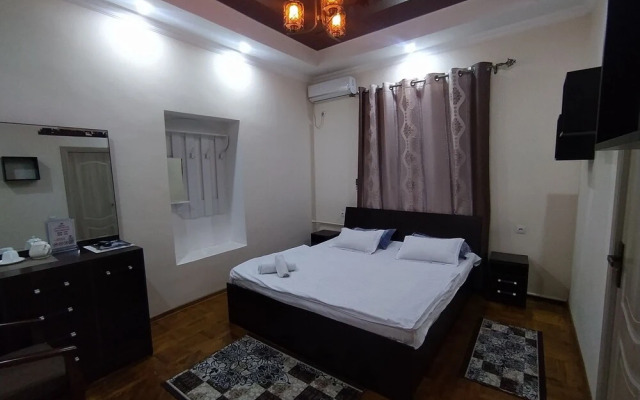"Orom" Guests House