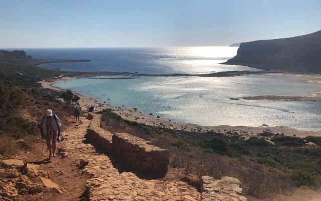 Marble Cool 2-bedroom Down Town Yard House