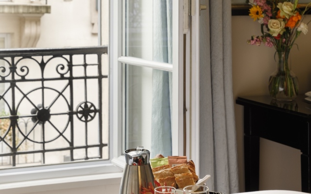 NEWHOTEL REPUBLIQUE (ex Albert's Hotel)