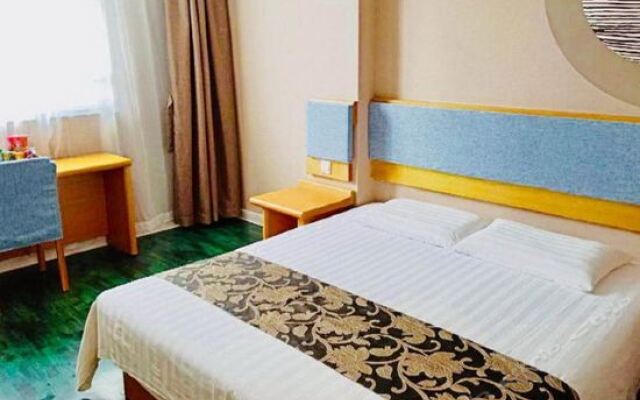 Home Inn (Haikou Qiongzhou Avenue East High-speed Railway Station)