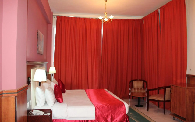 Grand Nova Hotel