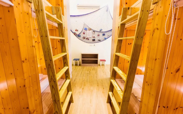 Hello Inn - Hostel