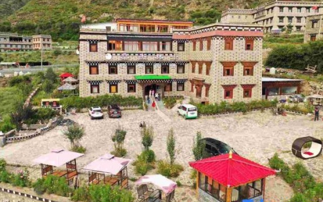 Daocheng Yading Sangjie Linka Luxury Homestay – Outside – Daocheng