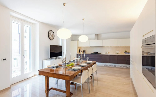 Life & View Luxury Apartment