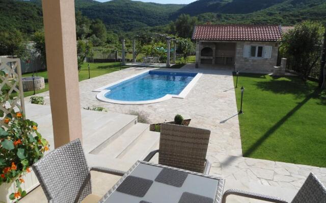 Apartments Raskovic I