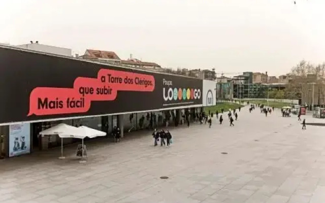 Camões Flat w/ AC & Balcony by LovelyStay