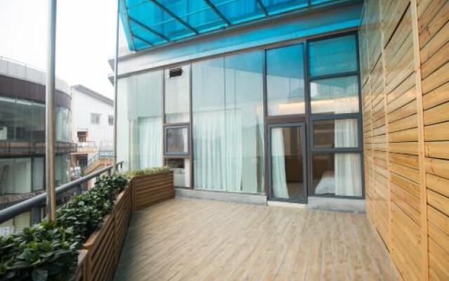 Book & Life Hotel