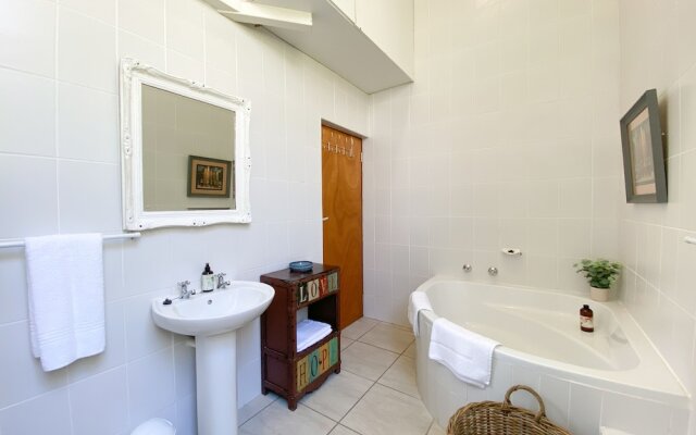 Searle's Manor - Apt 13