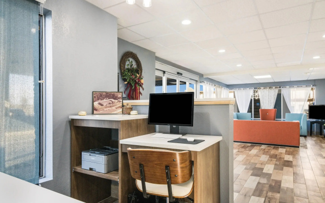 Quality Inn - On The Lake Clarksville-Boydton