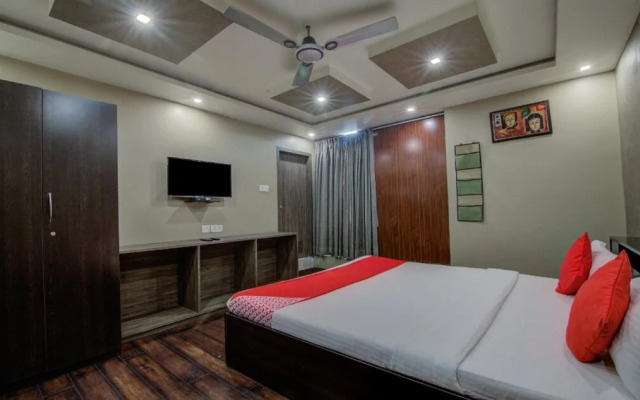 Crystal Studio by OYO Rooms