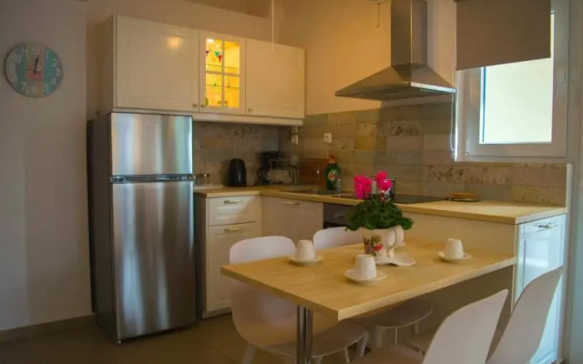 Sunny Central Luxury Apartment