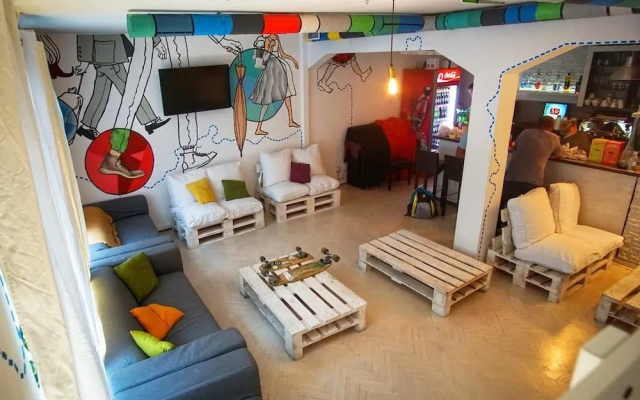 Whole Wide World Hostel & Bar