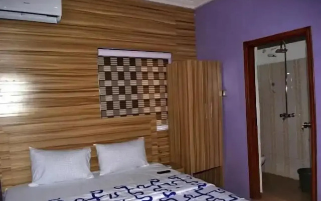 The Kings Hotel and Suites