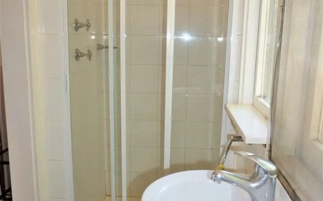 Getaway Villas Unit 3 - 3 Bedroom Self-Contained Villa with a Deck