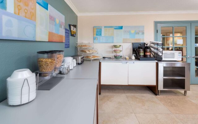 Hotel Avenida - Oceanside Camp Pendleton